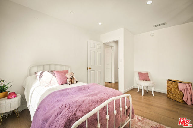 6251 Alcove Avenue photo 29