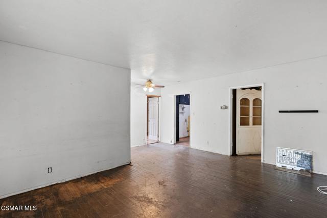 17917 Burbank Boulevard, Encino CA: https://media.crmls.org/mediaz/fb461bdd-e666-467a-b521-d8029da8c3ec.jpg