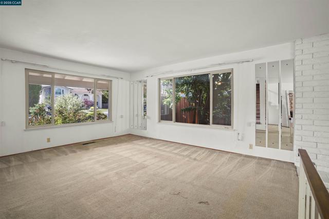 220 Daylight Pl, Danville CA: https://media.crmls.org/mediaz/fb470f3b-5d83-4dd9-b37b-2a7353246dc0.jpg