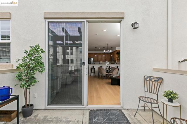 4153 Clarinbridge Cir, Dublin CA: https://media.crmls.org/mediaz/fb4893db-06a2-4ab9-a89a-073a3771ba4f.jpg