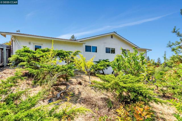 92 Gaywood Pl, Moraga CA: https://media.crmls.org/mediaz/fb48b22a-8ca6-4730-85fe-2d7ab3c56801.jpg