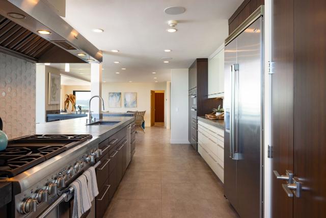 2900 E Cliff Drive, Santa Cruz CA: https://media.crmls.org/mediaz/fb48dcd1-e2cf-4210-bf46-4c9f7a88cefd.jpg