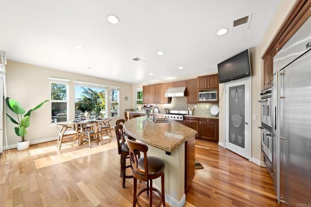 Detail Gallery Image 12 of 52 For 5273 Greenwillow Ln, San Diego,  CA 92130 - 5 Beds | 5/1 Baths