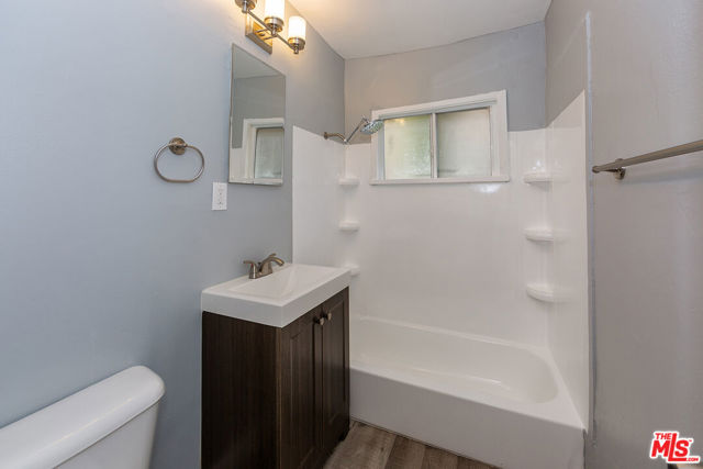 1430 Chestnut Avenue, Long Beach CA: https://media.crmls.org/mediaz/fb49b65b-a0bf-488f-904e-4ec87e3d5325.jpg