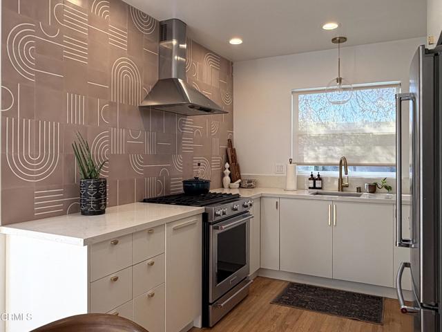 Detail Gallery Image 8 of 26 For 230 W Elmwood Ave, Burbank,  CA 91502 - 2 Beds | 1 Baths