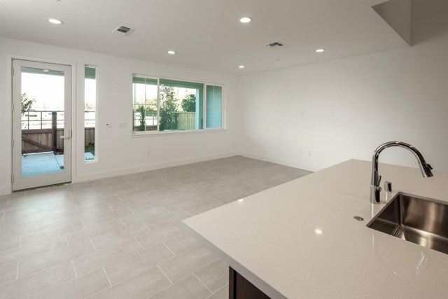 Image 6 of 12 For 153 Compass Drive  2101