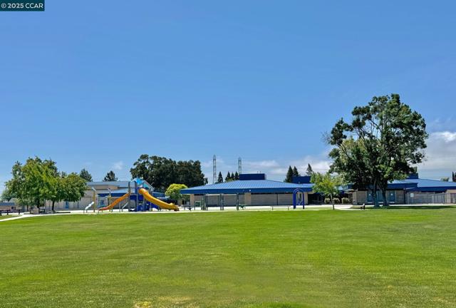 2848 Biddleford Dr, San Ramon CA: https://media.crmls.org/mediaz/fb4a6392-4cdc-4950-87c1-13dd7dbd2eea.jpg