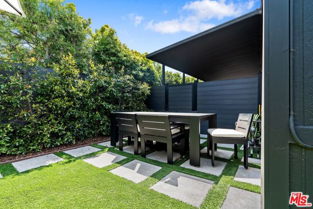 29500 Heathercliff Road, Malibu CA: https://media.crmls.org/mediaz/fb4a75fd-1f6e-4e87-b77b-8577094bbc6b.jpg