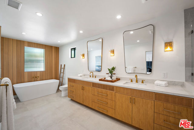 20215 Lorenzana Drive, Woodland Hills CA: https://media.crmls.org/mediaz/fb4ab903-0df6-4524-b527-4fc35d9d5b95.jpg