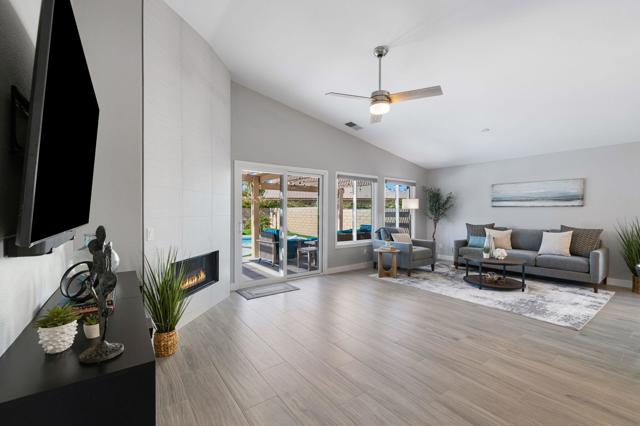 49771 Lincoln Drive, Indio CA: https://media.crmls.org/mediaz/fb4af473-6db0-48f8-89a9-70e3b89abfc6.jpg