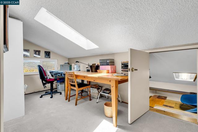 117 Alta Mesa Ct, Moraga CA: https://media.crmls.org/mediaz/fb4b090e-f84b-4e8e-9219-2cc8fc3c84db.jpg