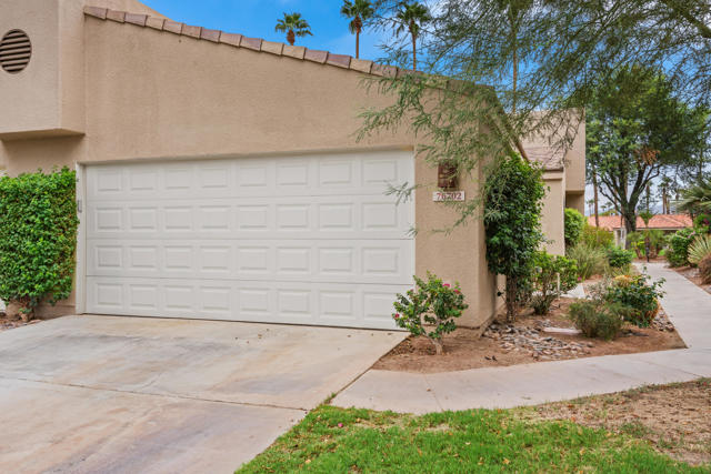 76702 Daffodil Drive, Palm Desert CA: https://media.crmls.org/mediaz/fb4ba116-1ca5-478e-a69e-752b19a4b773.jpg