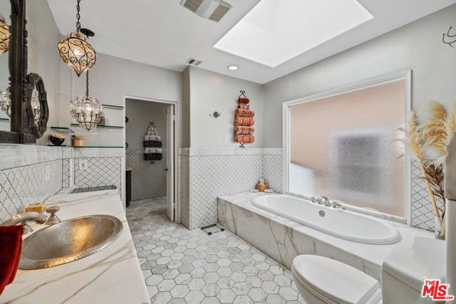 2116 3rd Street, Santa Monica CA: https://media.crmls.org/mediaz/fb4bdb23-e457-47ad-80f8-2b58b8e54490.jpg