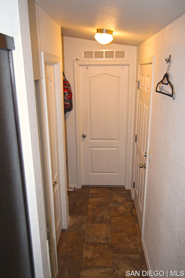 14595 Olde Highway 80, El Cajon CA: https://media.crmls.org/mediaz/fb4c3820-b0c0-489b-9ec0-eb0edbef14e8.jpg