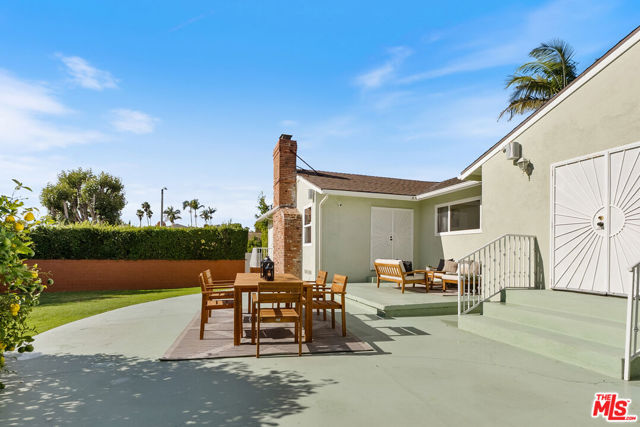 4180 Mount Vernon Drive, View Park CA: https://media.crmls.org/mediaz/fb4d131b-e6b9-488a-b16d-f0cfcf21e9c5.jpg