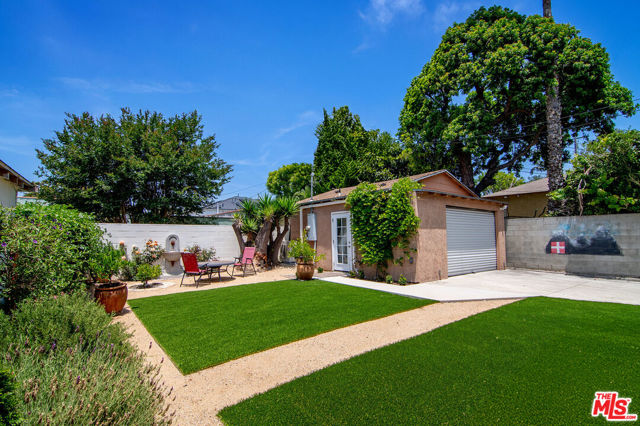 441 W Ellis Avenue, Inglewood CA: https://media.crmls.org/mediaz/fb4d4810-04fc-41ef-b6e3-7debb97b4c80.jpg