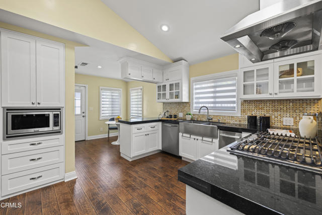 Detail Gallery Image 14 of 51 For 4961 Alcove Ave, Valley Village,  CA 91607 - 3 Beds | 2 Baths