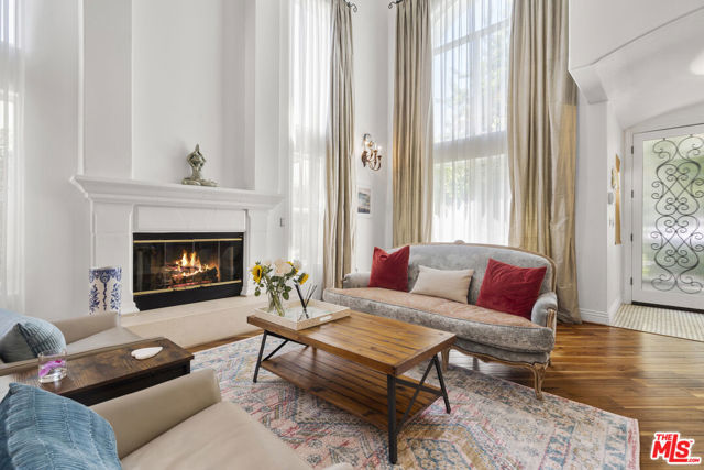 4544 Tobias Avenue, Sherman Oaks CA: https://media.crmls.org/mediaz/fb4e7053-b682-48f9-8b1f-562ae1bf168f.jpg