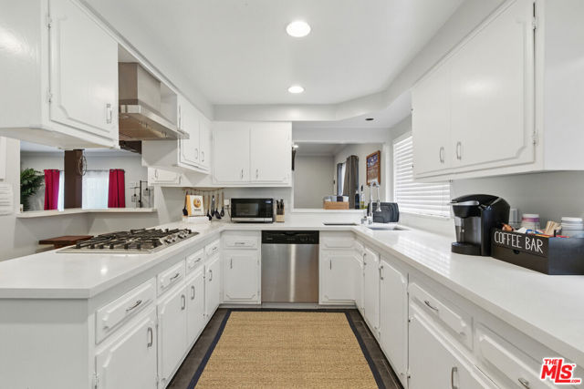 1209 Forest Street, Inglewood CA: https://media.crmls.org/mediaz/fb4e9afc-cf92-4676-bfda-cd2c2920c422.jpg