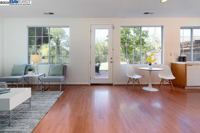 Image 8 of 46 For 220 Bridgehead Ln