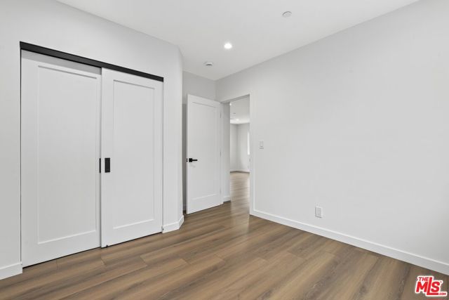 2700 S Palm Grove Avenue, Los Angeles CA: https://media.crmls.org/mediaz/fb4faa8d-fef6-433e-8999-506621b44b32.jpg