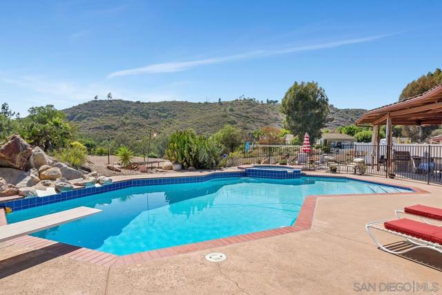 25980 Forest Dr, Escondido CA: https://media.crmls.org/mediaz/fb4ffaa8-07f2-4b25-a37d-6d7fe49479ca.jpg