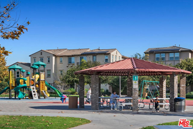 291 Santa Susana Road, Camarillo CA: https://media.crmls.org/mediaz/fb50d4a3-f0b5-471a-81ff-99e749727a0f.jpg