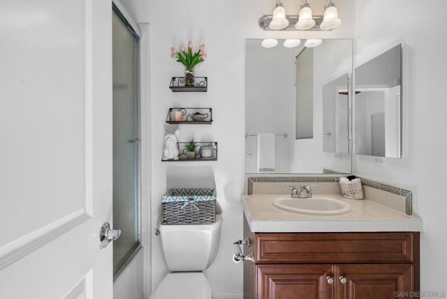 En-suite bathroom downstairs in guest bedroom 2