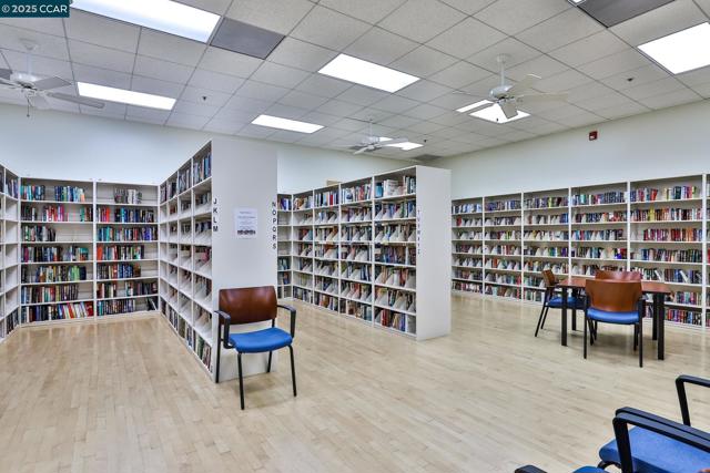 304 Birch Ridge Dr, Rio Vista CA: https://media.crmls.org/mediaz/fb51809d-c55c-4d8b-ae8e-b4603d9f496b.jpg