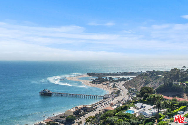 22800 Beckledge Terrace, Malibu CA: https://media.crmls.org/mediaz/fb51b92c-24d6-40cb-9c56-eae7e6166542.jpg