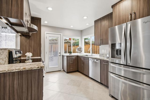 Detail Gallery Image 14 of 44 For 1711 Oak Hill Dr, Escondido,  CA 92027 - 4 Beds | 2 Baths