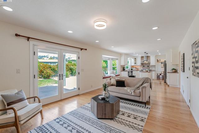 483 Becado Place, Fremont CA: https://media.crmls.org/mediaz/fb51f001-eeba-4f86-8d06-581791c64ea3.jpg