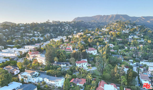 5920 Chula Vista Way, Los Angeles CA: https://media.crmls.org/mediaz/fb51fc73-1b90-4c1a-af55-4310bde7edb7.jpg