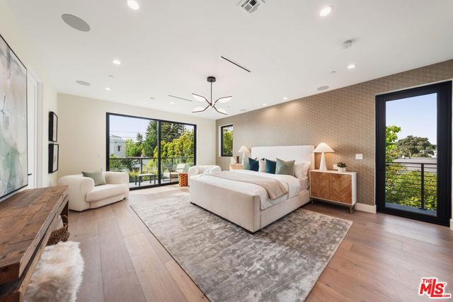 1213 Pine Street, Santa Monica CA: https://media.crmls.org/mediaz/fb522d19-84c7-4fd2-9c23-abad7b00a191.jpg