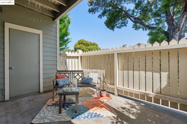 63 Lakeshore Ct, Richmond CA: https://media.crmls.org/mediaz/fb528681-a80b-4307-b588-70ea2ccb8734.jpg