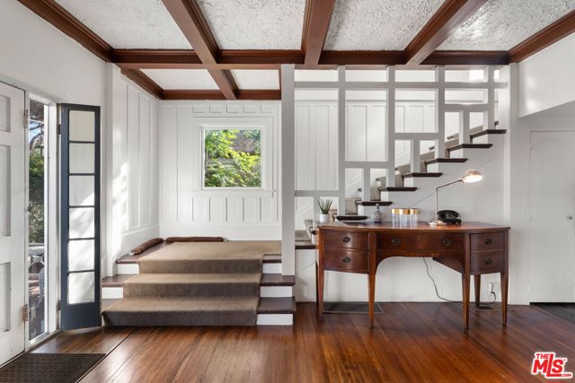 333 E Anapamu Street, Santa Barbara CA: https://media.crmls.org/mediaz/fb52c3b1-ae82-445b-abc2-a74eb1b4e770.jpg