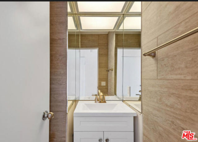 6798 Las Olas Way photo 10
