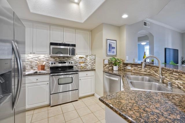 9263 Regents Road, La Jolla CA: https://media.crmls.org/mediaz/fb534487-b9eb-41ba-bd9c-bcb8eac55921.jpg