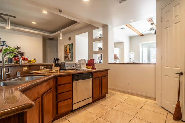 52280 Avenida Herrera, La Quinta CA: https://media.crmls.org/mediaz/fb53b3df-9a94-4d98-8b2c-c019e4eba351.jpg
