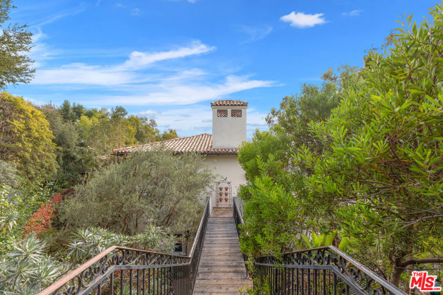 1090 RAVOLI Drive photo 6