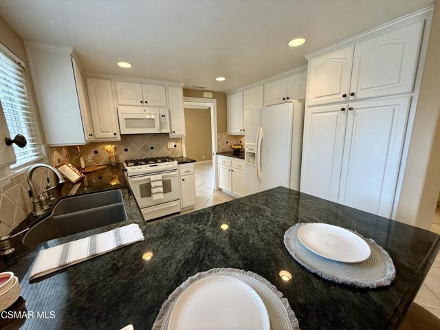 806 San Simeon Drive, Newbury Park CA: https://media.crmls.org/mediaz/fb54bbcc-50a7-493f-8b70-a4741e896d5c.jpg