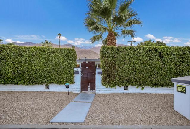 1529 S Calle Palo Fierro, Palm Springs CA: https://media.crmls.org/mediaz/fb570503-1e6d-48f9-8e16-9bd55285296d.jpg