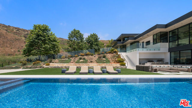 5012 Carbon Beach Terrace, Malibu CA: https://media.crmls.org/mediaz/fb571371-8766-433b-9578-0ad377d7fe55.jpg