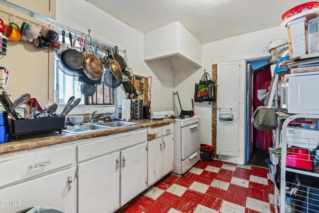 1156 S Alma Avenue, Los Angeles CA: https://media.crmls.org/mediaz/fb57643d-b0d2-43f6-b0dd-daa5210125d7.jpg