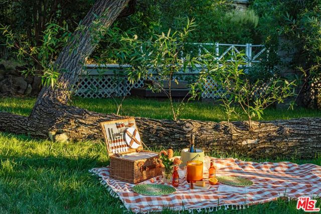 10999 Ojai Santa Paula Road, Ojai CA: https://media.crmls.org/mediaz/fb577d58-3ebb-453c-8751-6da171892c4c.jpg