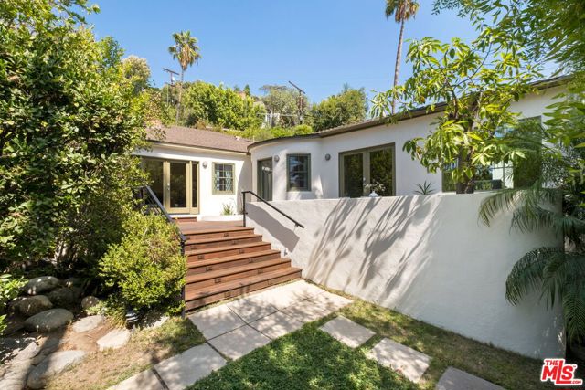 5775 Foothill Dr, Los Angeles, CA 90068
