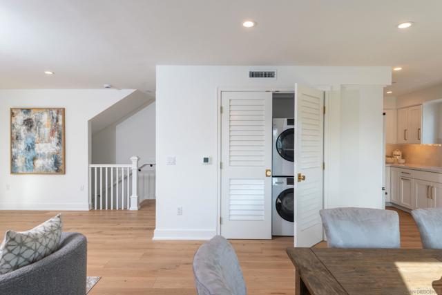 545 Orange Ave, Coronado CA: https://media.crmls.org/mediaz/fb57e04a-a9a1-4747-bddc-e81c9b6b5a12.jpg