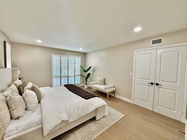 370 Rosecrans St, San Diego CA: https://media.crmls.org/mediaz/fb580a76-96b9-47ec-a6f7-e924b796e932.jpg