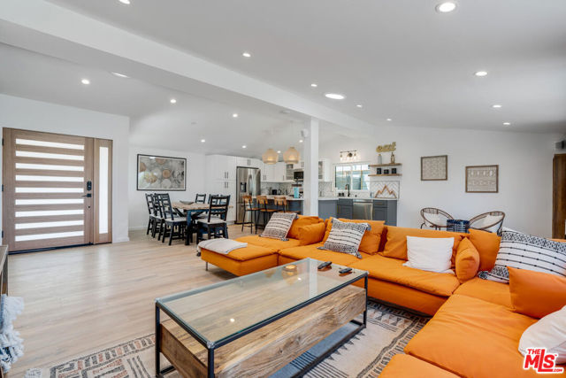5835 Mcdonie Avenue, Woodland Hills CA: https://media.crmls.org/mediaz/fb58f45f-1418-45e0-adf2-76204121f982.jpg