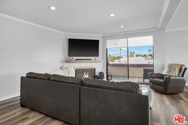 14115 MOORPARK Street, 306 photo 7